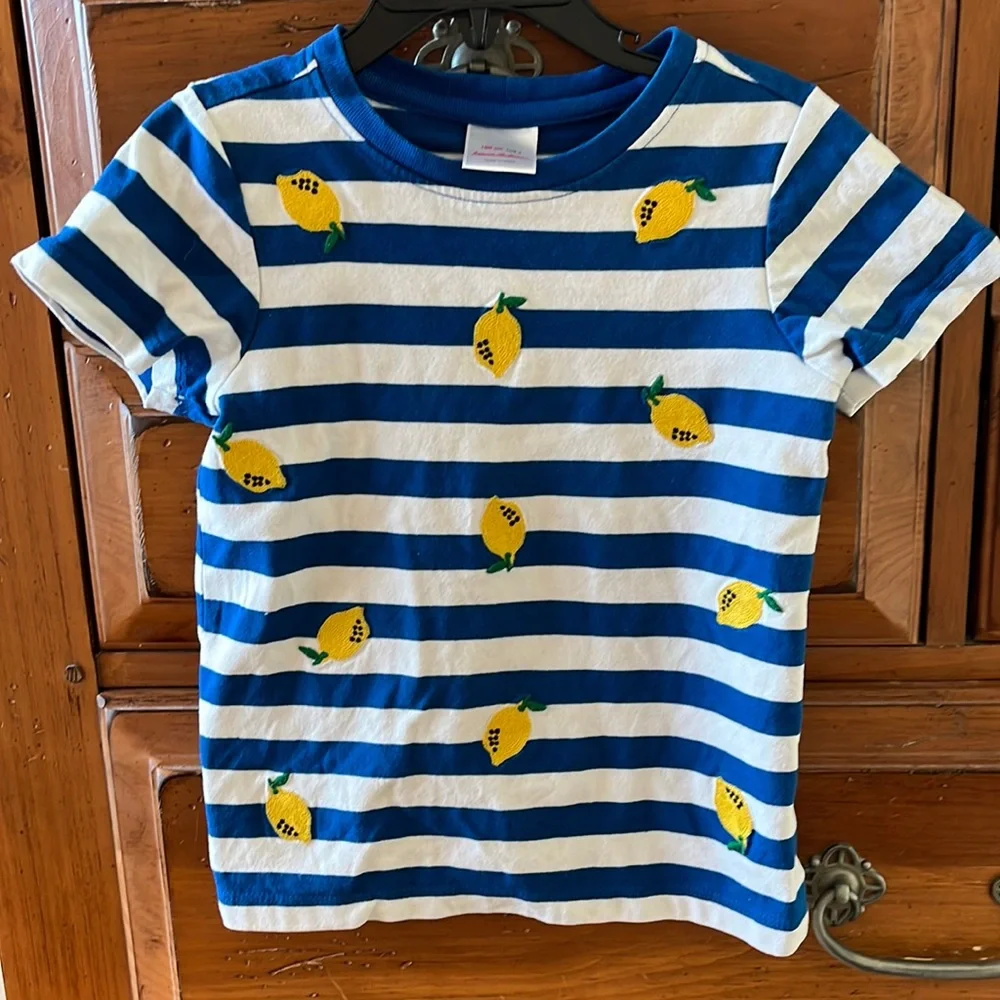 Hanna Anderson boys size 4 short sleeved tee, perfect condition.